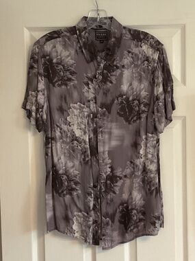 ⭐️ Guess Men's Slim Fit Printed Abstract Floral casual shirt - size M